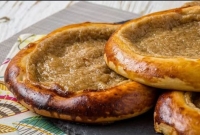 Tahinli Pide (Tahanlı): Bursa’nın Vazgeçilmez Kahvaltılık Lezzeti